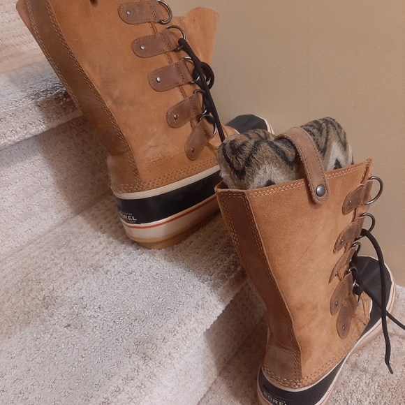 Hand crafted SOREL Waterproof  winter Boots - Picture 6 of 10